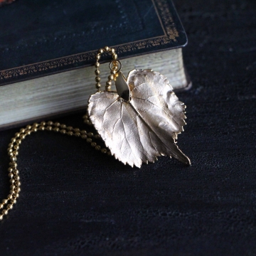Gilded linden leaf - pendant