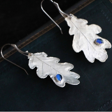 Silver-plated oak leaves with opales - earrings