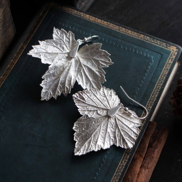 Silver plated currantleaves - earrings