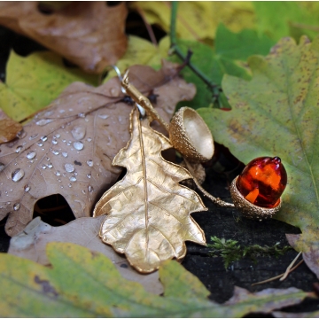 Gilded oak leaf and acorn