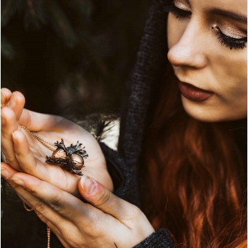 KDYŽ TI ZBYLY JENOM DVA..Přívěsek pozlacený oříšek