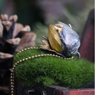 Gilded hazelnut - pendant